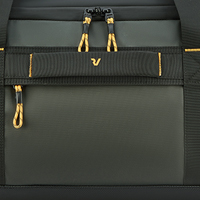 Malé skryté predné vrecko Malá skrytá přední kapsa